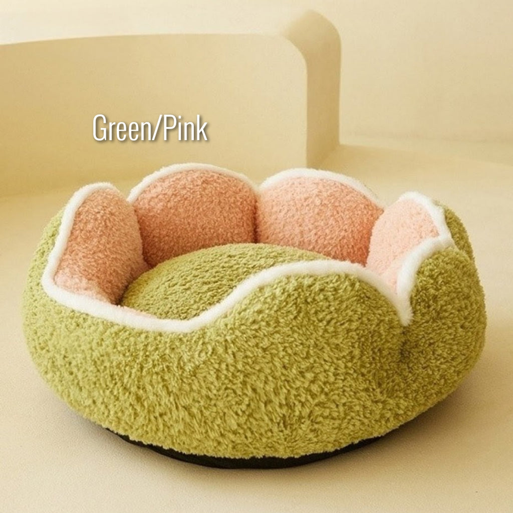 Semi Enclosed Warm Plush Pet Bed with Petal Design Circular Cat Pad.